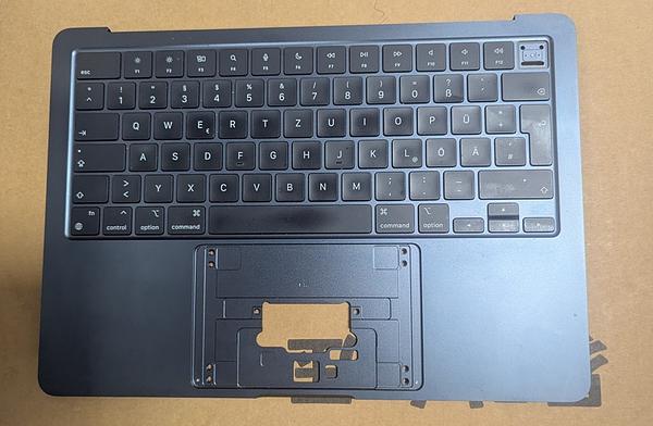 keyboard with case For 13" MacBook Air 2022 2023 A2681 (QWERTZ, original pull, good condition)