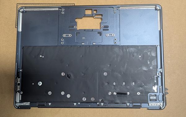 keyboard with case For 13" MacBook Air 2022 2023 A2681 (QWERTZ, original pull, good condition)