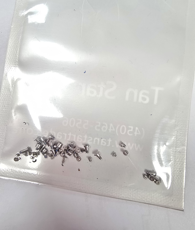 screw set for iPhone 17