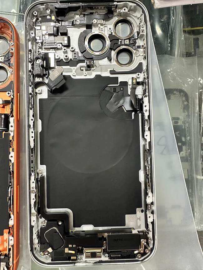 back housing complete for iPhone 17 Pro Max